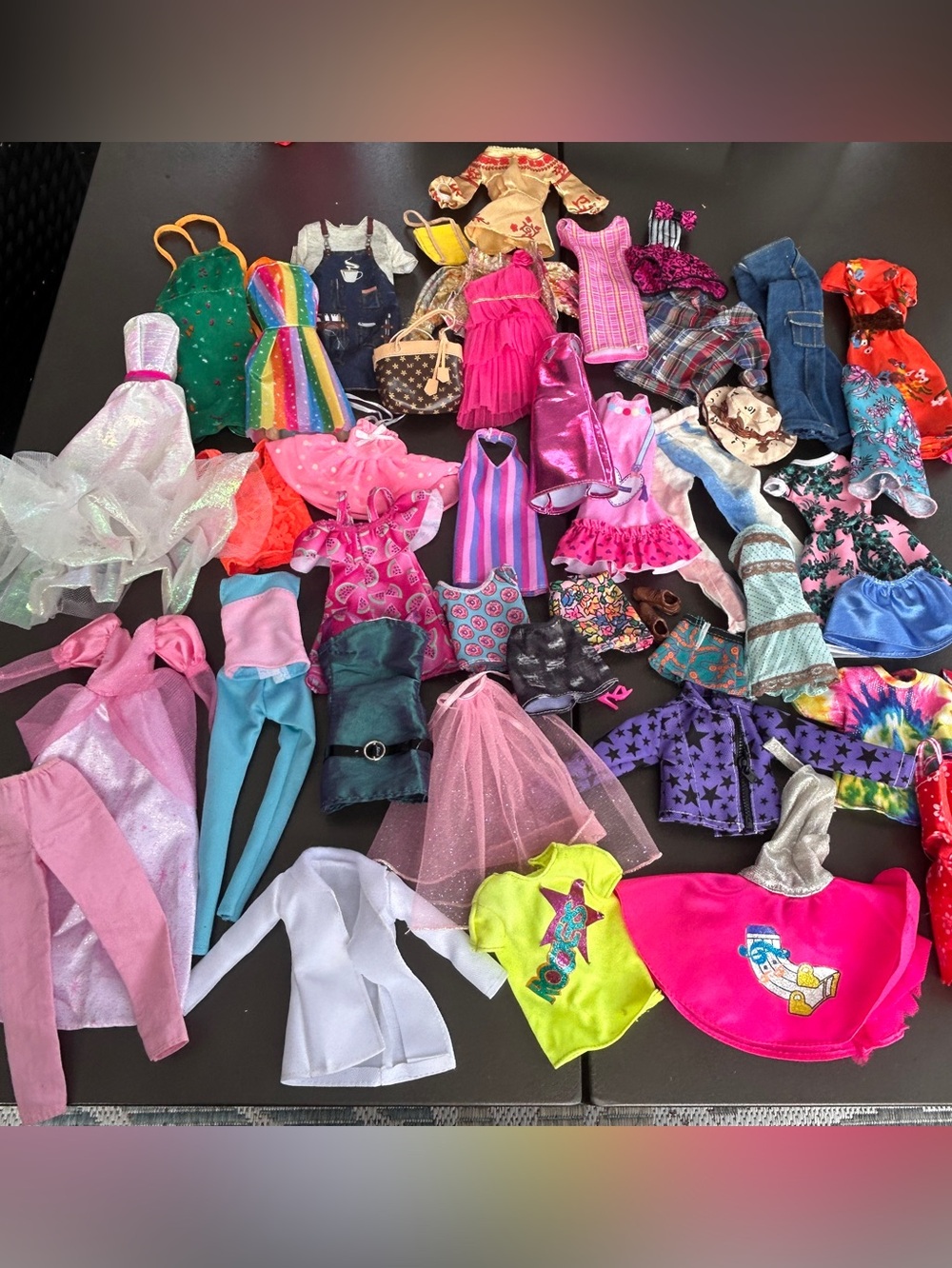 lot of Barbie and unbranded doll clothes - Picture 3 of 10